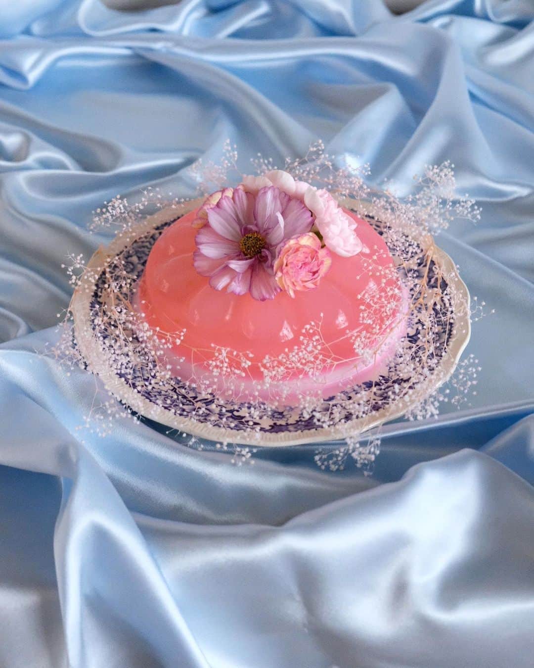 KUNIKAのインスタグラム：「Peach and milk jelly cake for my new creation🍑﻿ ﻿ 久しぶりにゼリーケーキを作りました。﻿ ピーチ味🍑🍑🍑﻿ ﻿ #artofkunika」