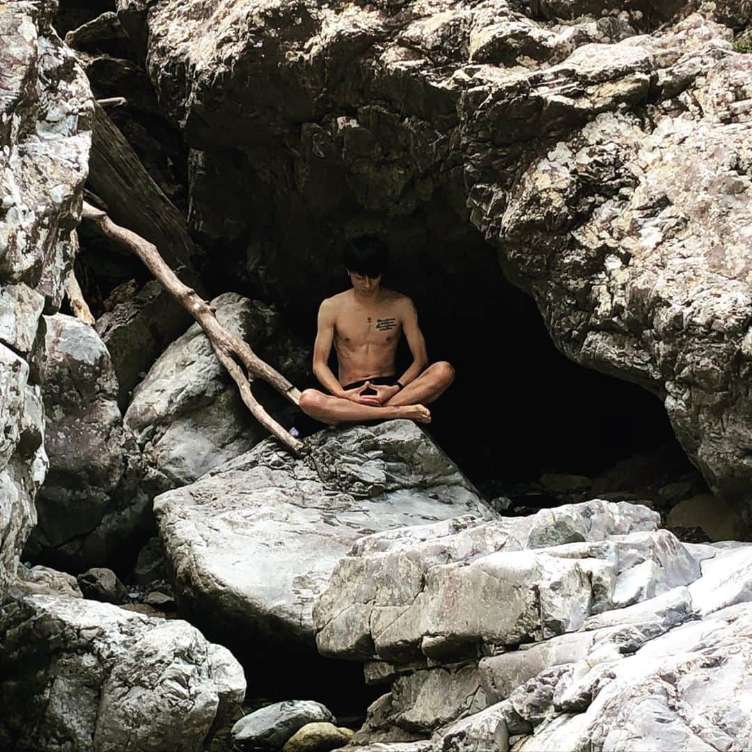 BLADeのインスタグラム：「洞穴の住民。  #みたらい渓谷  #天川村」