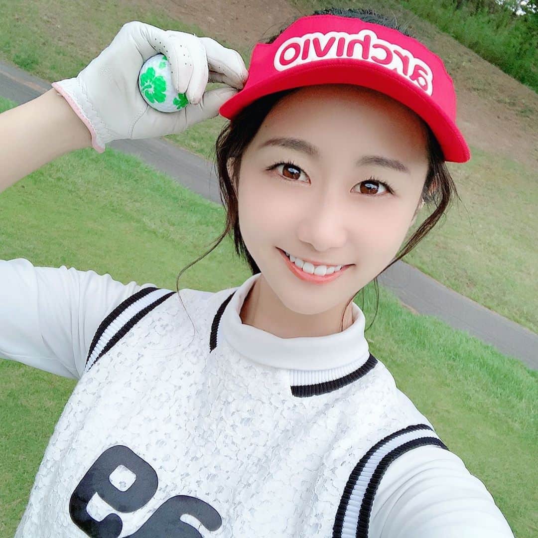 筒井萌子のインスタグラム：「* 段々涼しくなってきて今が1番ゴルフがしやすい⛳️✨ 季節の変わり目、体調に気をつけましょうね🐥 ┈┈┈┈┈┈┈┈┈┈┈┈┈┈┈┈┈┈┈┈ wear⇒ @archivio.official_online  ┈┈┈┈┈┈┈┈┈┈┈┈┈┈┈┈┈┈┈┈ ・ #筒井萌子 #女優 #actress #モデル #model #岡山  #shooting #instagood #instalike #撮影 #followme #instalike #ゴルフ #ゴルフ女子 #ゴルフコーデ #골프 #좋아요반사 #좋아요그램 #좋아요환영 #데일리그램 #패션 #오오티디 #카페  #コンバースゴルフ #アルチビオ #archivio」