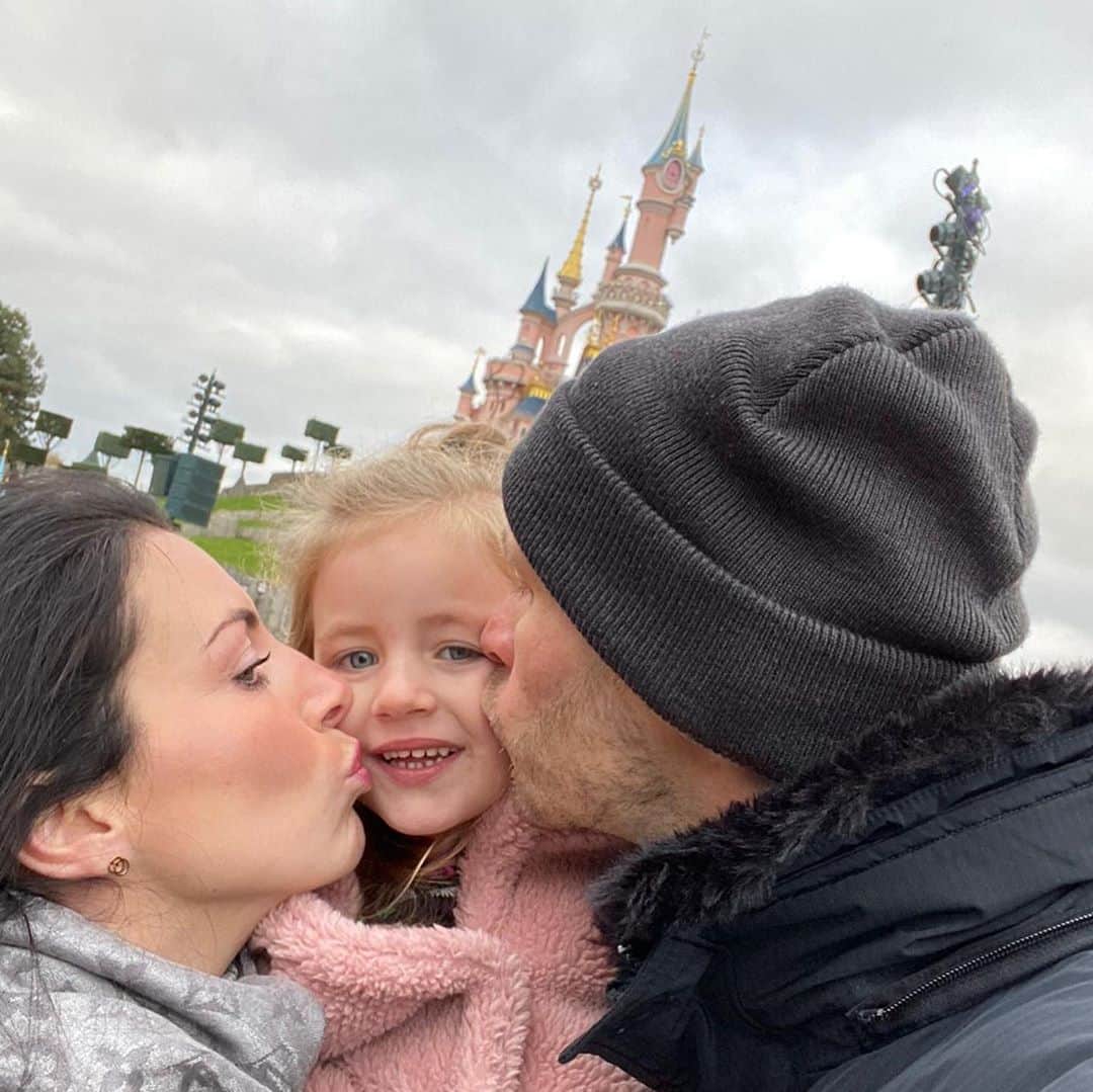 エルウィン・ムルダーのインスタグラム：「Big kisses to our birthday girl. Love you so much❤️❤️ have a good one today #5yearsold #party #family」