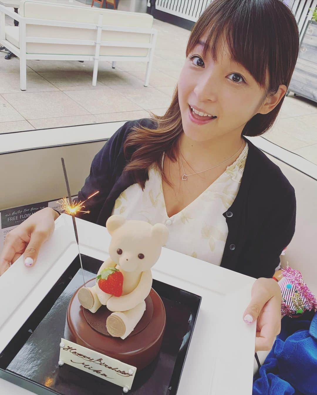 葵ゆりかさんのインスタグラム写真 - (葵ゆりかInstagram)「みかりんHAPPY BIRTHDAY🎁✨ 今年もみんなでお祝いできてよかったー🎂❤️  #birthday #お祝い　#bestfriends #おめでとう #誕生日　#bbq #乾杯」9月23日 14時24分 - yuriyuricchi