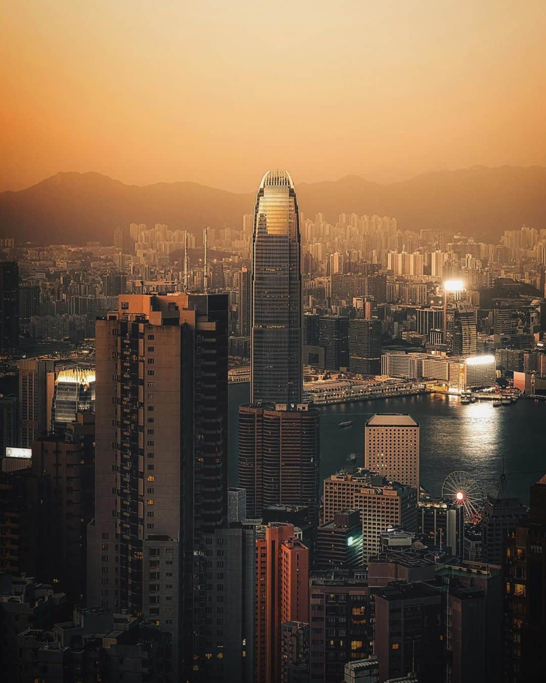 HAYAMI HANNAH ハナさん ど田舎さんのインスタグラム写真 - (HAYAMI HANNAH ハナさん ど田舎Instagram)「Victoria Peak 🇭🇰 Miss You! Stay safe and Healthy.    #hayamihannah  #Picsofhk #香港 #Sonyimagegallery  #discoverhongkong #instameethk⁠ #awesomehongkong  #hongkongphotography⁠ #unlimitedhongkong  #exploringhongkong⁠ #hongkongstreets  #hongkongnight  #hongkong  #hongkonglifestyle #Hongkonginsta  #hongkongstreetphotography⁠ #visualhongkong  #reframinghk  #travelphotography  #sonyimages #moodygrams⁠  #Adorama #アガる香港 #yourshotphotographer  #localiiz  #TheHongKongGuide #TimeOutHK #capitalshooters  #Cityphoto_HongKong #Monstermoods」9月23日 14時35分 - hayamihannah