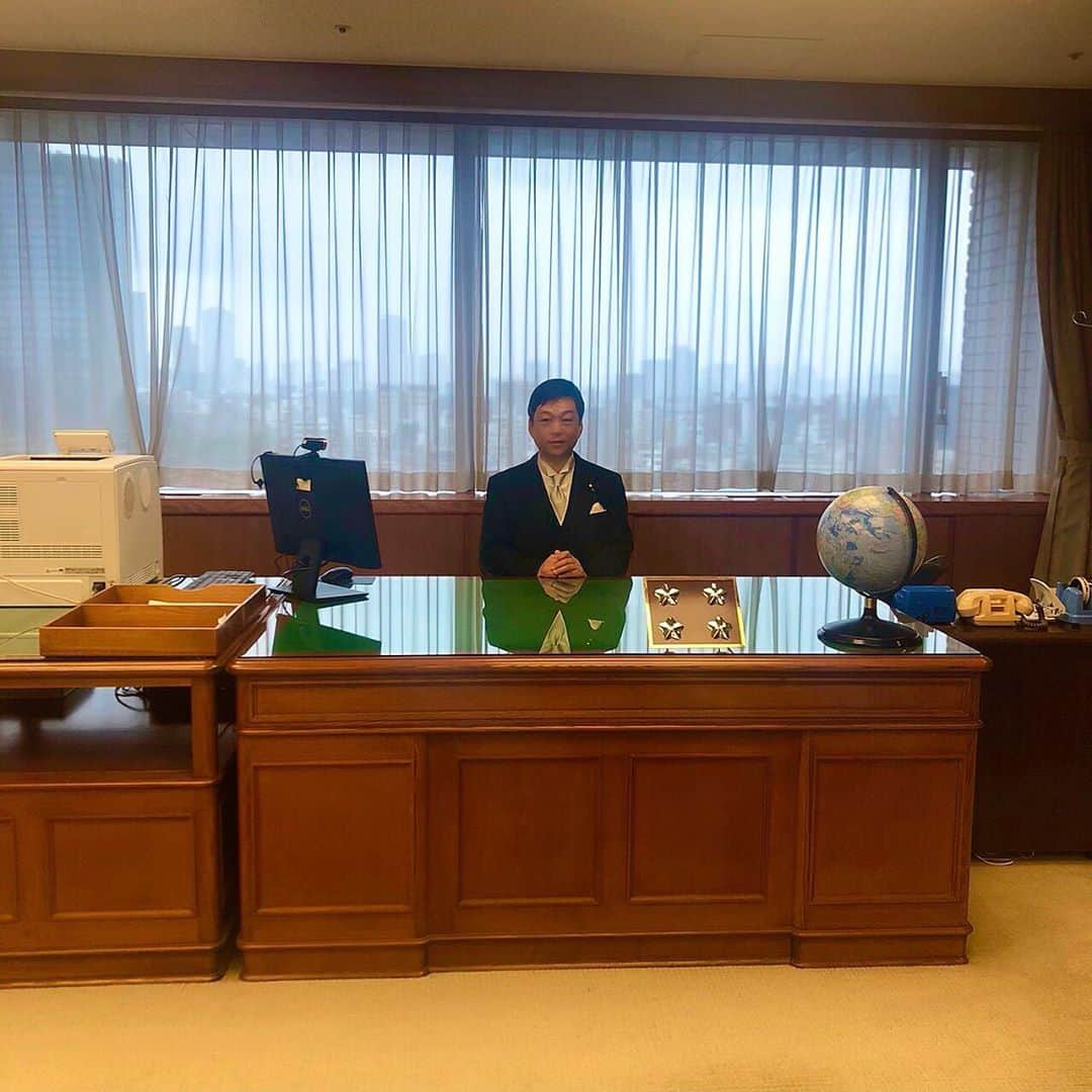 大西宏幸さんのインスタグラム写真 - (大西宏幸Instagram)「本日、無事に防衛大臣政務官の就任式を終えて着任しました。  雨降り仕切る中、防衛省内で執り行われた栄誉礼。 身の引き締まる思いで防衛省任務に着きます。 これからも祖国日本の為、故郷大阪の為、皆様の家族の為に働いて参ります。 #大西宏幸 #衆議院議員 #大阪1区 #防衛大臣政務官 #着任式 #栄誉礼  Today, I have successfully completed the inauguration ceremony of Parliamentary Vice-Minister for Defense.   An honor guard held within the Ministry of Defense during the rain.  I will arrive at a new Ministry of Defense mission with a feeling of tightness.  I will continue to work for my homeland Japan, my hometown Osaka, and for your family.  #Hiroyuki Ohnishi #Member of the House of Representatives #Osaka 1st Ward #Parliamentary Vice-Minister for Defense #Inauguration Ceremony #Honor Guard」9月23日 14時30分 - hiroyukionishi