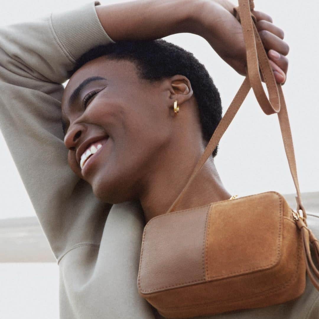 アクセサライズのインスタグラム：「Suede's all that.  Tap the link in our bio to shop new arrivals #Accessorize」