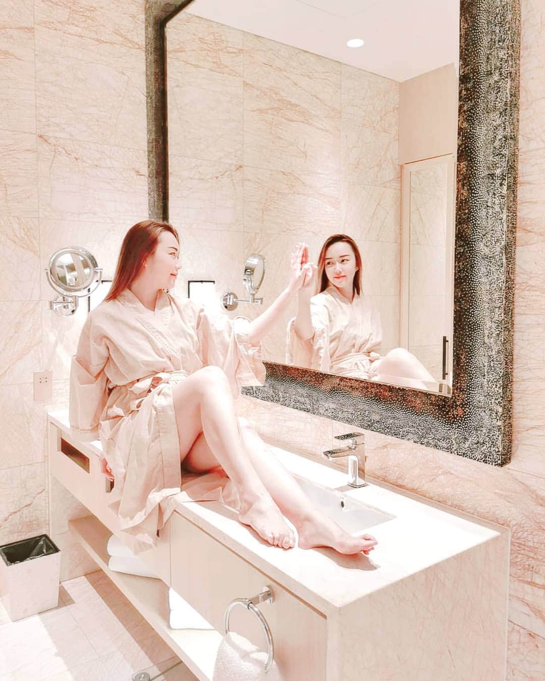 Nicole Chenさんのインスタグラム写真 - (Nicole ChenInstagram)「For all those staycation out there! Whirlpool relaxation off the air of the beauty reminiscing the times I would be with you again . Only you will my heart be 💗 #lifestyle #photoshoot #spa #jacuzzi  #sginfluencer #sginfluencers #staycation2020 #staycationsg #huaweimate30pro」9月23日 6時04分 - nicolechen.tv