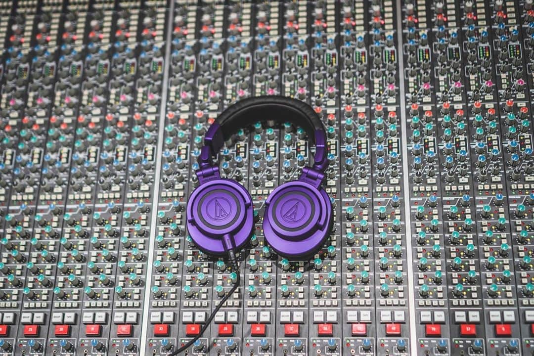 Audio-Technica USAさんのインスタグラム写真 - (Audio-Technica USAInstagram)「A pop of color for your studio! Check out our limited-edition purple/black ATH-M50xPB headphones at retailers like @amazon and @bhphoto! .⁠ .⁠ .⁠ #AudioTechnica #ATHM50xPB #M50xPB #Headphones #Purple #Studio #StudioGear」9月23日 6時20分 - audiotechnicausa
