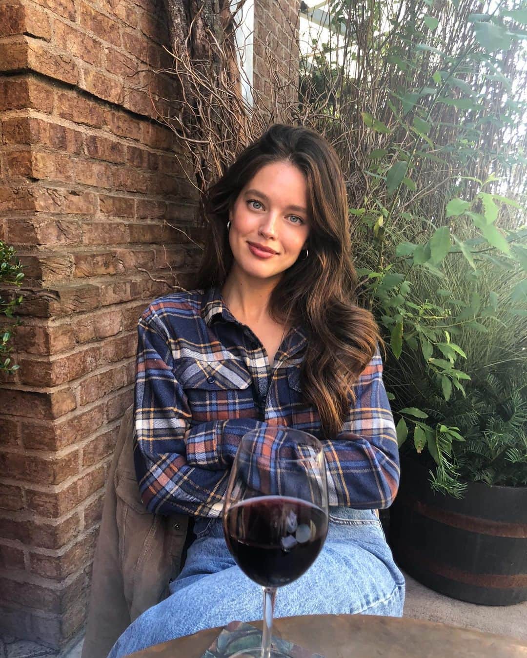 エミリー・DiDonatoのインスタグラム：「It’s full body Cabernet Sauvignon season 🍷 🍁 flannel is men’s @patagonia」