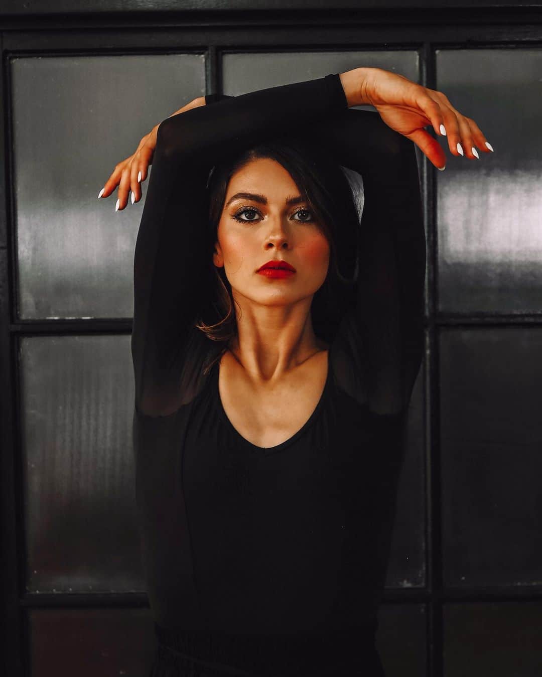 ケイトリン・ホワイエクのインスタグラム：「I like to call this my “staring longingly at the coffee machine in the morning” look. . . 📷 @photographies_rosalieanne  💄 @rarebeauty Lip Mousse in ‘Brave’ 🖤 Bodysuit is @capezio」