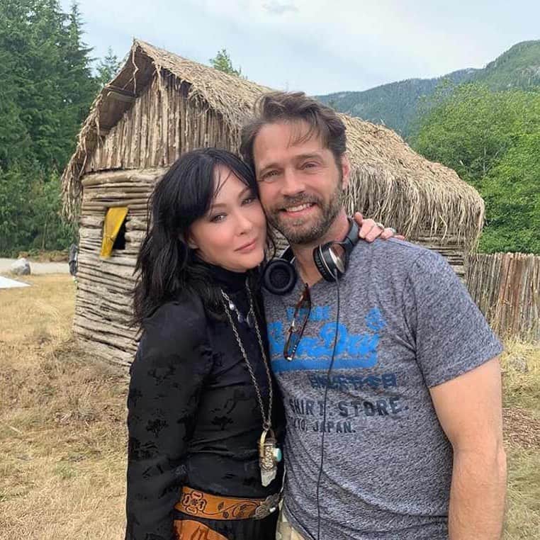 E! Onlineさんのインスタグラム写真 - (E! OnlineInstagram)「Months after Shannen Doherty revealed her battle with stage 4 cancer, #90210 co-star, Jason Priestley, has given an update. His sweet comments are at the link in our bio. (📷: Instagram)」9月23日 7時15分 - enews
