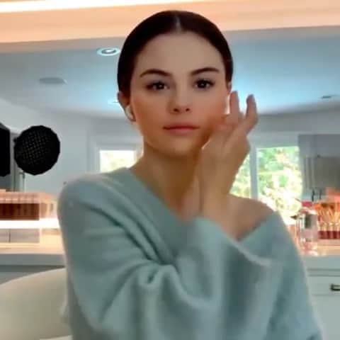 Always With Selenaのインスタグラム：「She’s so cute」