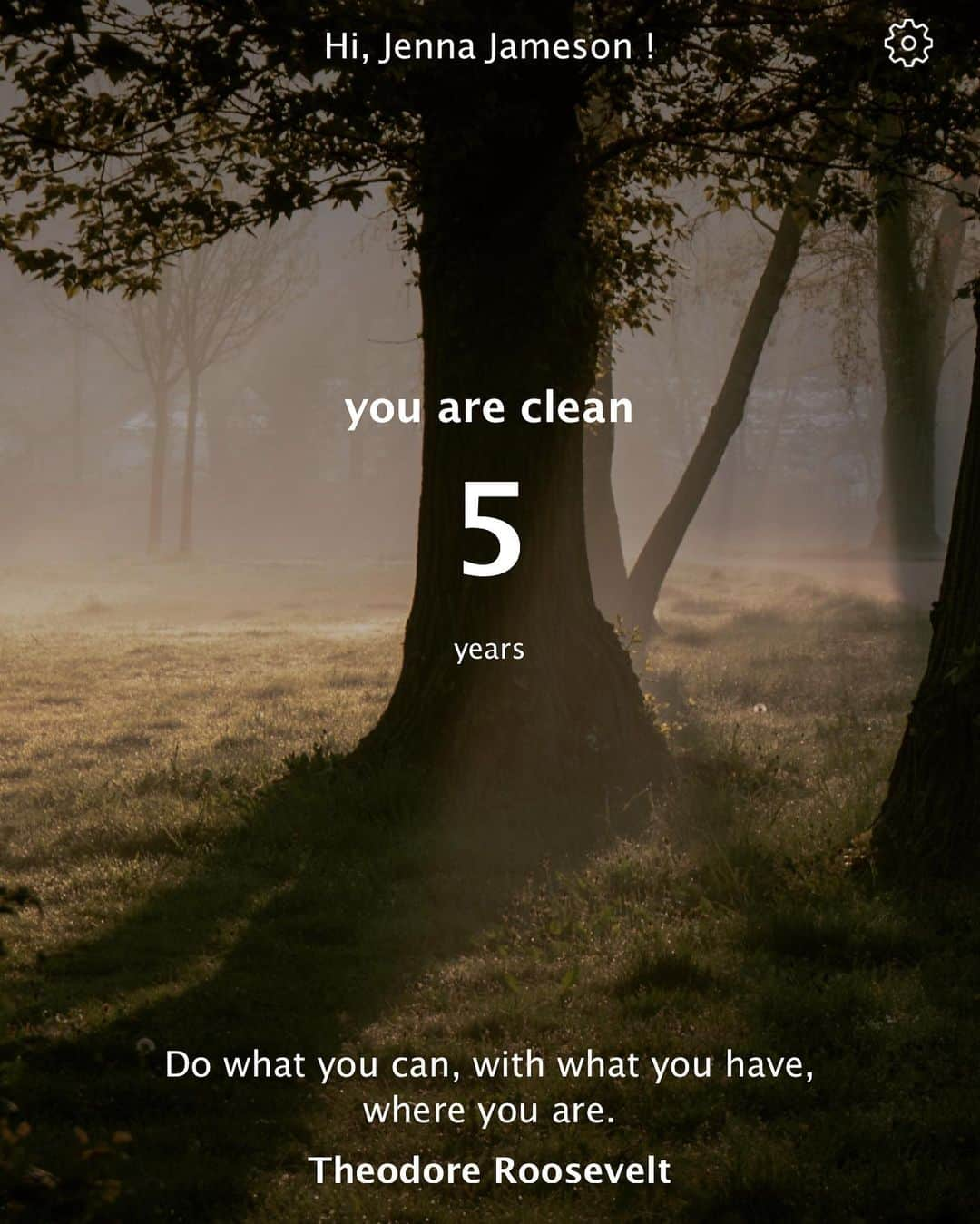 ジェナ・ジェイムソンさんのインスタグラム写真 - (ジェナ・ジェイムソンInstagram)「5 years. Grateful. Proud. Possible. Loved. Giving. Alive. #sober」9月23日 7時24分 - jennacantlose