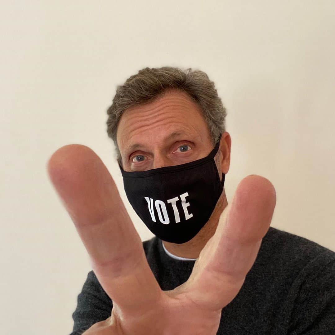 トニー・ゴールドウィンのインスタグラム：「Are you all registered by now?? Join the movement by buying your own VOTE mask at Bloomingdales.com. A portion of the proceeds will go to @whenweallvote. Link in bio! #nationalvoterregistrationday」