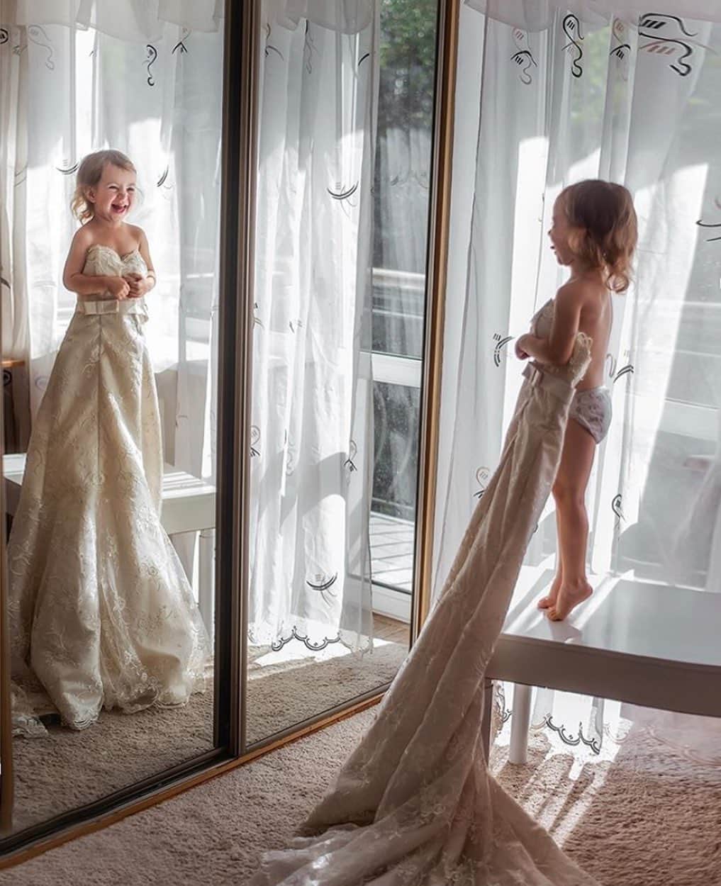 のインスタグラム：「Every girl’s dream ❤️ . . . . . . . .ph @julia.pavaliuk  .  #dress  #vestido #weddingdecor #decoracaocasamento  #wedding #bride #bridetobe #noiva  #vestidodenoiva #weddingdress #weddinggown  #casamento #honeymoon #luademel #destinationwedding #weddingideasbrides」