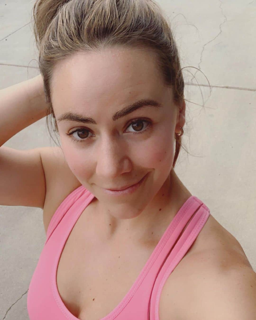 Camille Leblanc-Bazinetさんのインスタグラム写真 - (Camille Leblanc-BazinetInstagram)「Pink always makes everything better 💕  “  Hanging in there and finding the smallest tiny biny win to keep the momentum going forward!  “  Also huge shoot out to @crossfitroots @nicchristensen @cantrideswitch @laststiledesign @juliewood6 and for coming and doing a baby room makeover! Literally one of the nicest thing anyone as ever done for us! We are so grateful (check my story)  #nomakeup #nosleep #momlife #niculife」9月23日 8時01分 - camillelbaz
