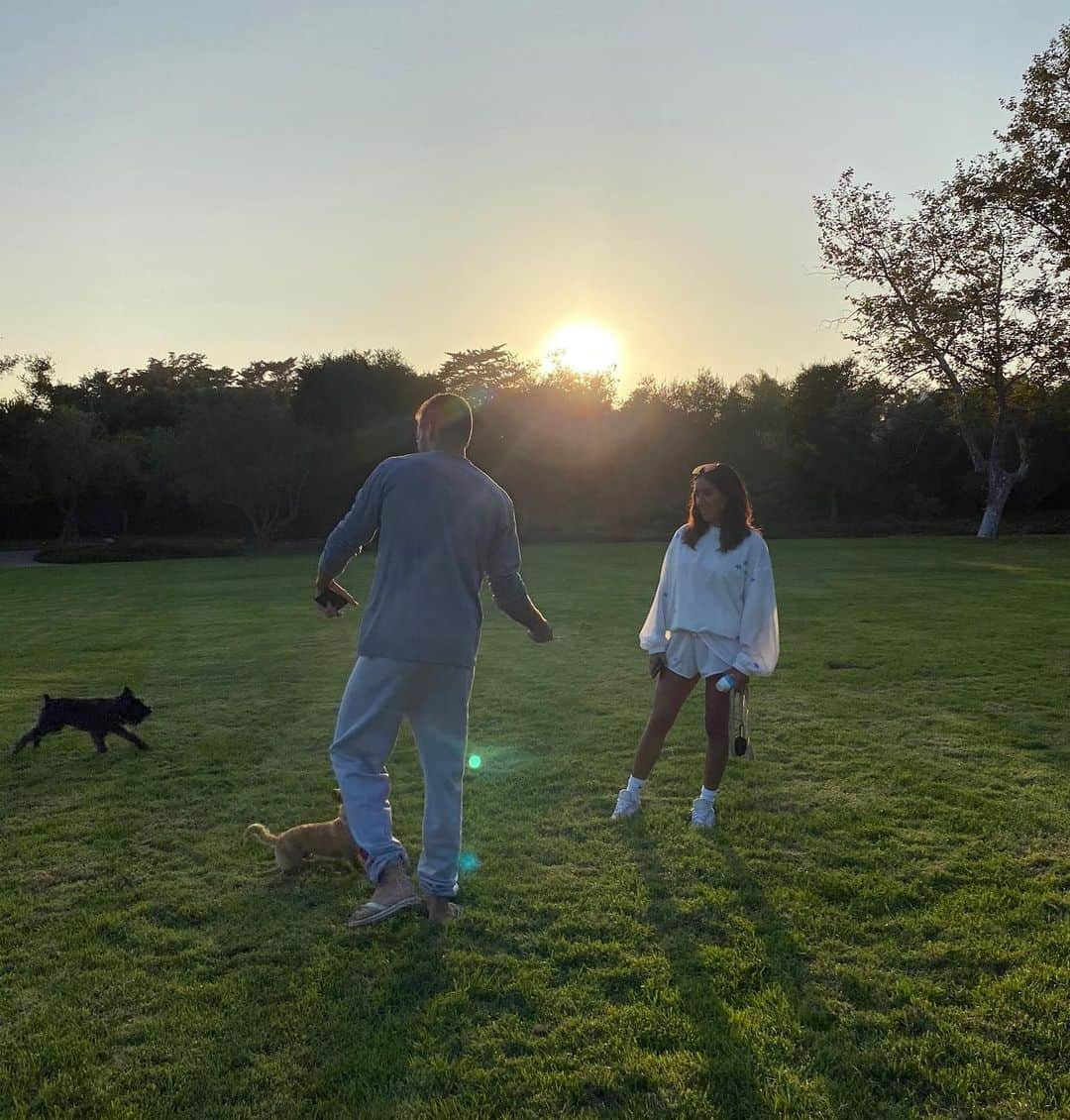 JEN ATKINさんのインスタグラム写真 - (JEN ATKINInstagram)「Virgo season brought to you by @steph_shep & @thelarryjackson.  All of our dog training goes out the window after our pups hang  together but it is worth it. 🎂🐕🐩🐾」9月23日 8時28分 - jenatkinhair