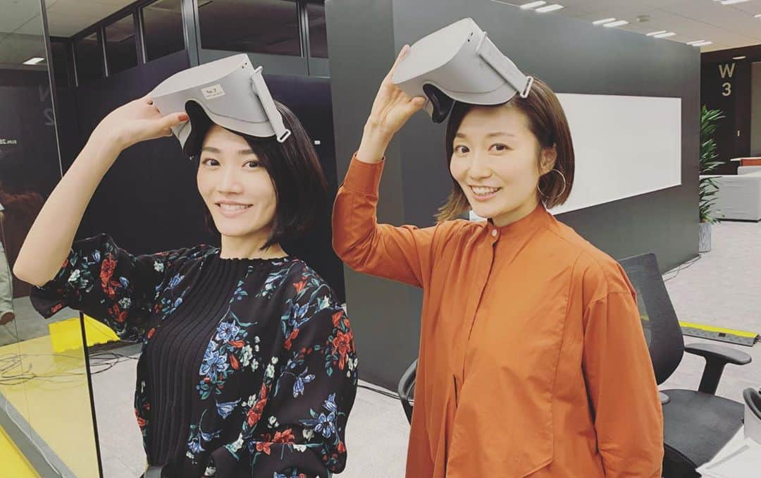 山本真由美さんのインスタグラム写真 - (山本真由美Instagram)「. . 出演します⑅*♡  「観客参加型VRドラマ 〜社内恋愛探偵〜」  9/27(日)20時〜 VRドラマの撮影現場、は初体験✨ なんと、生配信なのです！！🥺🧡🥽  写真は前から面識あるのに初共演の 土井玲奈ちゃんと😘🤞🤞  VRでも、webブラウザからでも参加OK👌 この世界、ぜひ体感してほしいです！ 推理してねーー！🕵️‍♀️ . . 9⽉27日（日）20時〜VRドラマ第３弾決定！  株式会社SCRAPが企画・ストーリー制作を手がける 「観客参加型VRドラマ 〜社内恋愛探偵〜」基本視聴は無料！  第１・2弾に続き、#田村亮 さん(ロンドンブーツ1号2号)が指示を受ける潜入捜査員として出演！  https://xrstadium.jp/contents/2009_VRMystery_001  #SCRAP #VRドラマ #推理 #社内恋愛探偵 #探偵　 #観てね #生配信 #ロンドンブーツ　 #VR #ドラマ #Detectivestory #japan #tokyo #live #new #style  #田中康寛 #加藤理恵 #清水みさと #橋爪未萌里 #山本真由美 #土井玲奈 #末廣拓也 #中村優 #experience #初体験」9月23日 8時49分 - mayumi_yamamoto.official