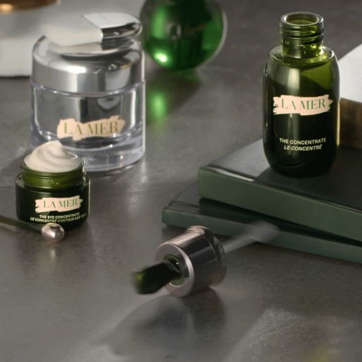 ドゥラメールのインスタグラム：「Fall is officially here—what better time to add a dose of Concentrated #MiracleBroth to your regimen?」