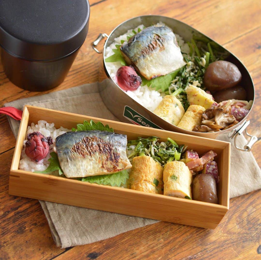 yukiyoのインスタグラム：「2020.9.23* ・ 今日のお弁当  ごはん 梅干し ネギ入り出汁巻 青梅味噌漬け鯖焼き 大根菜しらす炒め 玉こんにゃく煮 さつま芋ハニバタは玉ねぎベーコンミックスナッツ入り 舞茸梅酢炒め ・ お湯を入れるお味噌汁付き ・ ・ 会社もお弁当も久しぶりで何か違和感笑 ・ 4連休は墓参り以外特に何処にも行かず 毎朝走ってNetflixや撮り溜めたドラマ見てました 無駄にだらだらし過ぎたかな ・ ・ #お弁当 #obento #bento #lunch #lunchbox #onthetable #japanesefood #暮らし #曲げわっぱ #lin_stagrammer #ロカリ #おうちごはんLover #マカロニメイト #IGersJP」