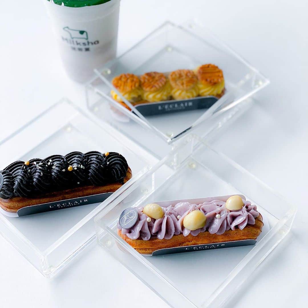 Little Miss Bento・Shirley シャリーのインスタグラム：「I rarely post mooncake related stuff but this one from @leclairpatisserie x @milksha_sg seriously deserves a post on its own.  It’s a combination of everything I love, eclairs and bbt. More specifically super delicious flavours of taro (Orh nee), salted egg and black sesame eclairs and taro milk bbt drink.   I am a huge Orh nee fan but that salted egg eclair 🤩 I’m in love! I think I need to order more ...」