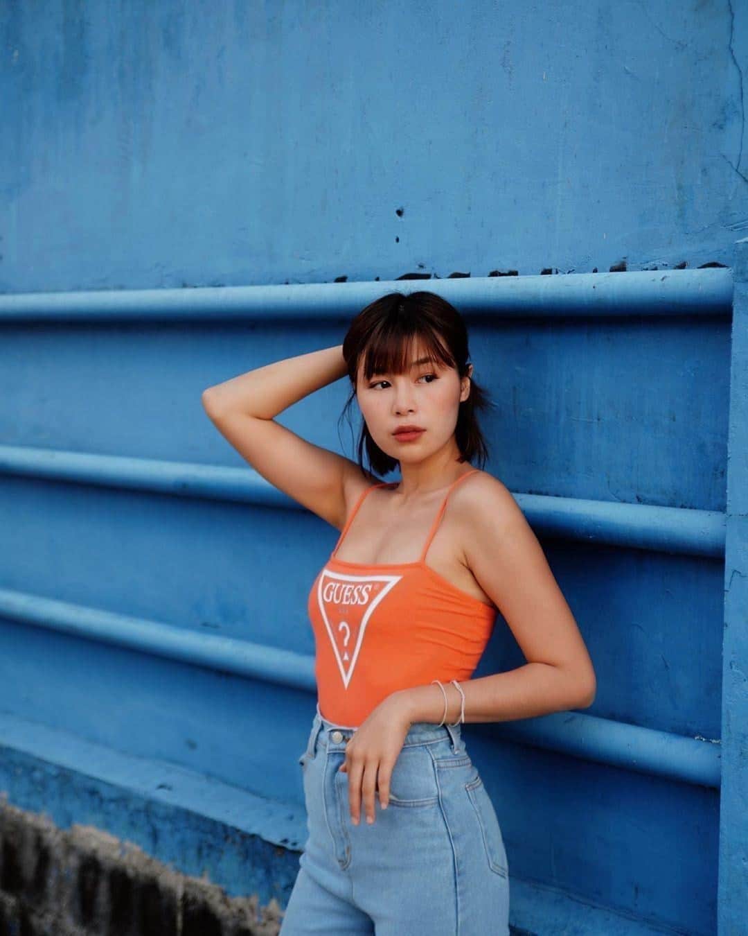 ゲスのインスタグラム：「crushing on this color combo 💘 #LoveGUESS (📸: @awwnokk)」