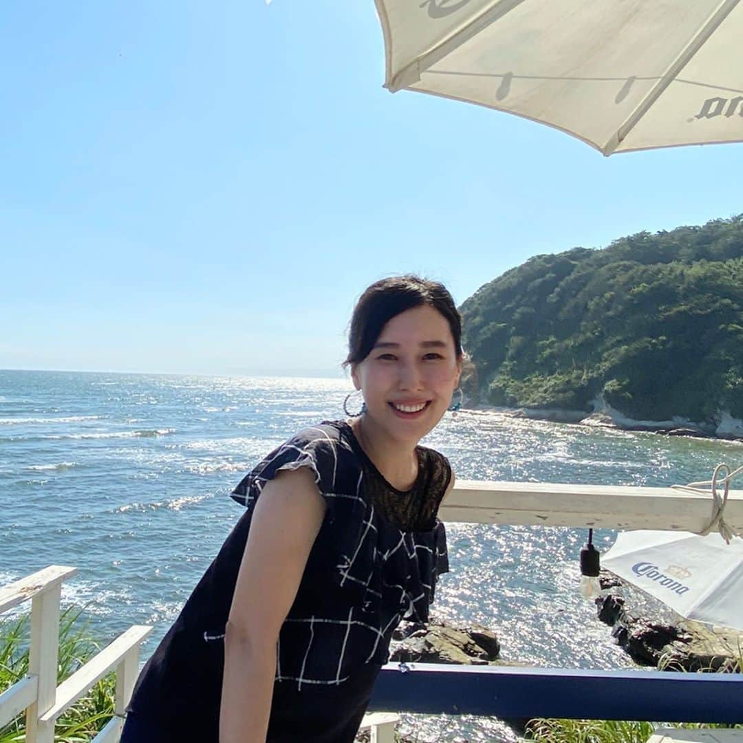 のインスタグラム：「今年唯一の夏の思い出🐬😙海に行くとどうしてこんなにスッキリして自由な感覚になれるんだろ。  #逗子海岸 #zushi #東京近郊 #海 #澤真希 #ポートレート #写真好きな人と繋がりたい #ポートレート好きな人と繋がりたい #ポートレート写真 #ポートレート撮影 #portrate  #photography」