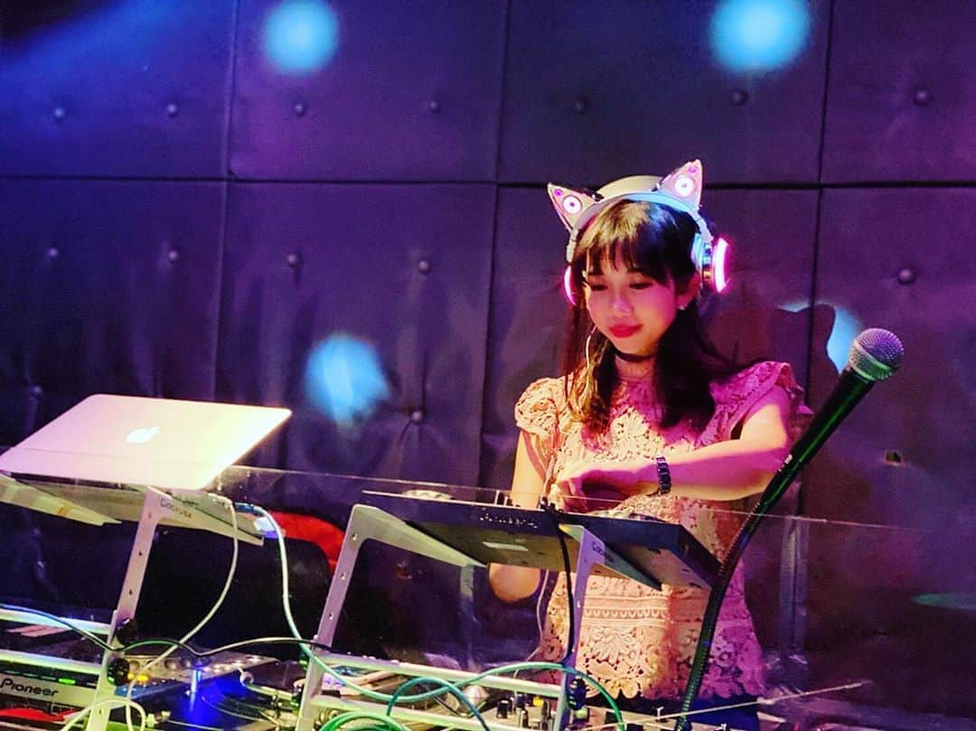 黒田菜月さんのインスタグラム写真 - (黒田菜月Instagram)「踊り続けさせてね、DJ😽 #DJにゃんにゃん #猫耳DJ #comeagain #ddj200 #djay #wedj #mflo #蜂と蝶 #vaundy  #spinabill #いーじゃない」9月23日 9時06分 - nyaaatsuki_krd