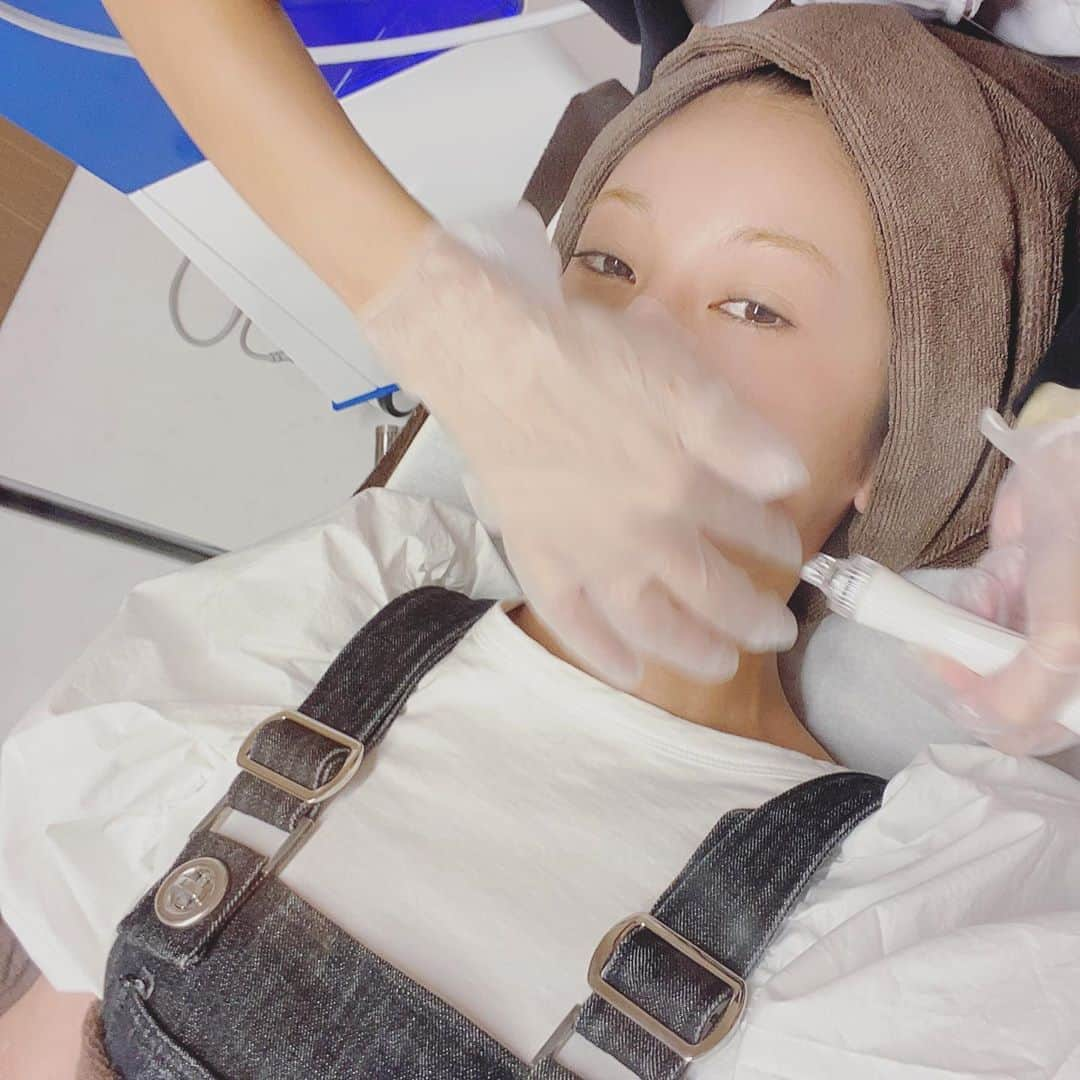 西山茉希さんのインスタグラム写真 - (西山茉希Instagram)「クリニック曜日に。 初めてのやーつ受けてみました。 吸われてきました。  #ハイドラフェイシャル  #originalbeautyclinic  #銀座deスキンケア  @original_beauty_clinic_ginza @originalbeautyclinic_nstaff  ドラキュラなんとかとか、 アートメークとか、 ナントカナントカとか、 最新美容がいっぱいな場所。  #学び #もはや授業 #美容  肌荒れ治らぬ2020。 ビタミンの点滴もしてもらった日。 綺麗な色してた。  わからないことは、 不得意なことは、 全力で甘えてゆきます。  優しいクリニックの皆さん、 ありがとうございました！！！  #😊🙏😊」9月23日 9時15分 - maki.nshiyama50