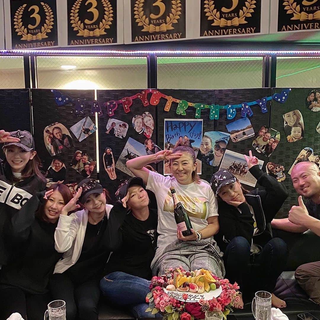 佐伯三貴のインスタグラム：「昨日無事に36歳になりました😆🙌  沢山のみんなからのサプライズで本当に幸せな36歳を迎えました🥰  気の許せる大好きな仲間、両親、可愛い教え子達に祝ってもらってもう最高です🤩  36歳は沢山チャレンジして成長できる一年にしたいと思います✨  I'm 36 years old now😆  I was blessed by a lot of friends.I want to have a wonderful year✨  Thank you for all the surprises😍🙌」