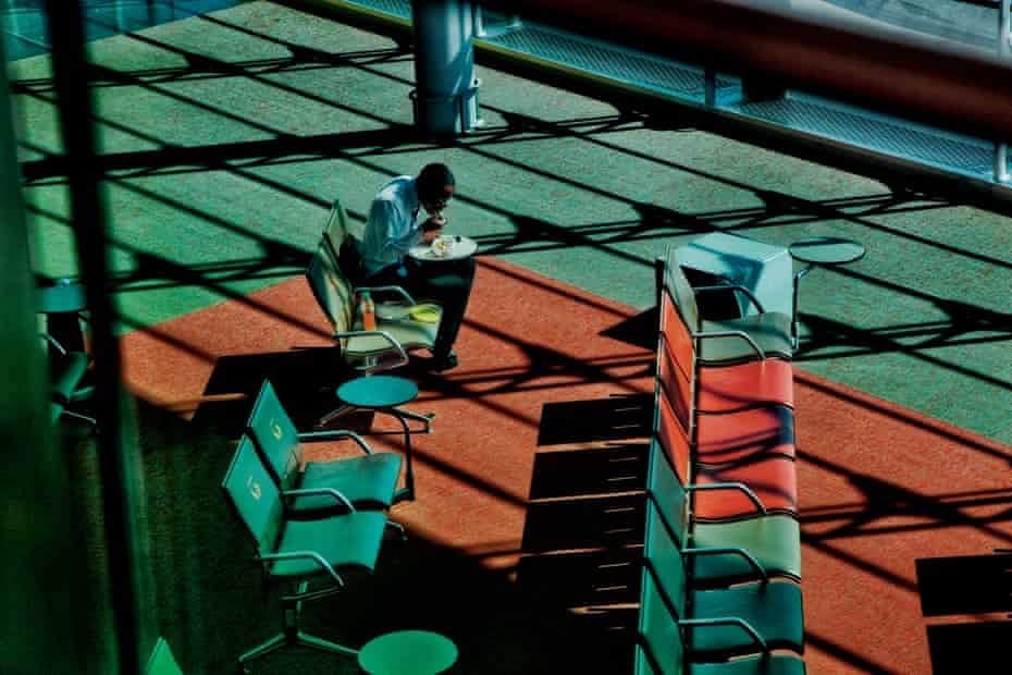 グラフ&ランツのインスタグラム：「The art of waiting, via photographer #HarryGruyaert’s most recent project entitled “Last Call”」