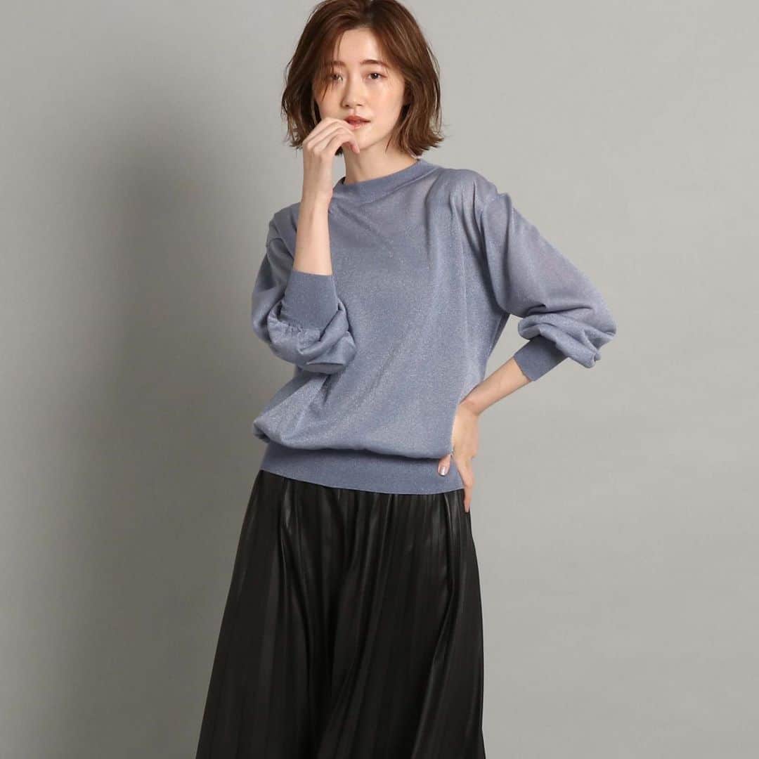 cdec_official Aesthetic Senseのインスタグラム：「. 2020秋 New Arrival  . 【プリーツスカート】着回し COOL編 . . シアーな透け感が上品なブルーニットを主役に。 レザー×シアーな素材の組み合わせは、シンプルなコーデをラグジュアリーな雰囲気に格上げします。 . . .  #クードシャンス #2020秋冬 #AUTUMN #秋コーデ  #秋スタイル #トレンド #華やかコーデ　#カジュアルコーデ  #細見え #着回しコーデ  #着回し #大人カジュアル #休日コーデ #ファッション  #大人コーデ  #大人コーディネート #今日のコーデ #今日のコーディネート #カタログ #お洒落さんと繋がりたい #お洒落さんとつながりたい #ファッション好きな人と繋がりたい #モデル #大人女子 #大人女子コーデ #テレワーク#プリーツスカート #レザースカート #着まわしコーデ #着まわし」
