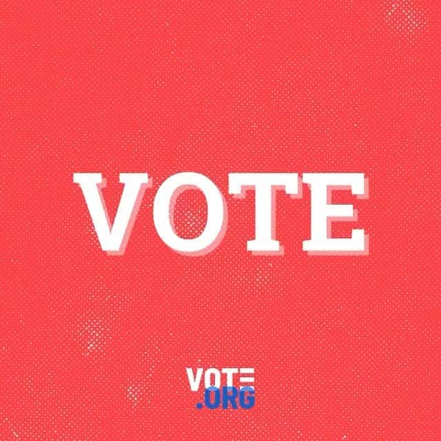 リアーナのインスタグラム：「Check your voter registration status, register, and VOTE!!! Go to VOTE.ORG right now and get 👏🏿 it 👏🏿done 👏🏿. If you can, work those polls too...let’s go! Follow @claralionelfdn for updates and info on easiest steps to vote! #NationalVoterRegistrationDay」