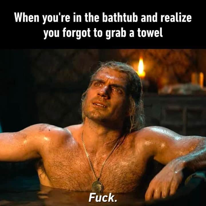 9GAGさんのインスタグラム写真 - (9GAGInstagram)「*asks mom for help*⠀ #bathing #geralt #henrycavill #9gag」9月23日 10時00分 - 9gag