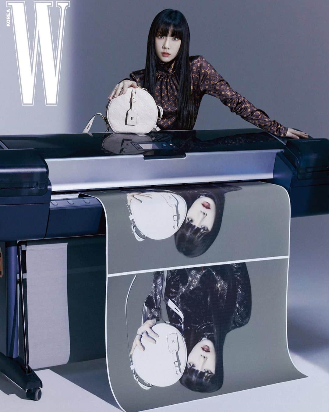 TAEYEONさんのインスタグラム写真 - (TAEYEONInstagram)「@taeyeon_ss [ Taeyeon for W Korea Magazine October Issue ] The Girl With LV 👩🏻👜 @wkorea @louisvuitton  #더블유코리아 #루이비통 #wkorea #louisvuitton  #GG4EVA #태연아사랑해 #WeLoveYouTaeyeon #Taeyeon #태연 #tysone #zero #제로 #AlwaysWithTaeyeon #GirlsGeneration #tiffany #sunny #yoona #seohyun #sooyoung #yuri #hyoyeon #snsd #gg #sone #soshi #ohgg #taeny #taetiseo #소녀시대 #AlwaysWithSNSD」9月23日 10時30分 - taeyeondaisy