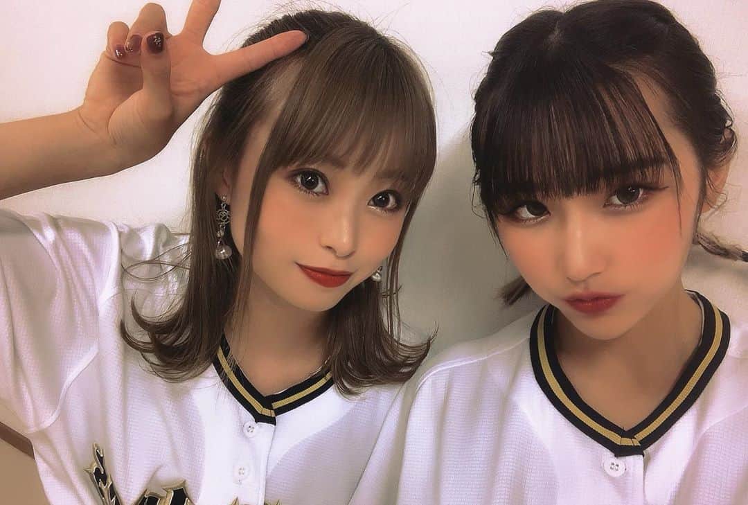 のインスタグラム：「﻿ ﻿ ﻿ ﻿ ﻿ ﻿ ﻿ おはようございます☀＂﻿ 雨予報がまさかの晴れに！﻿ ﻿ 私は晴れ女なのかもしれません。﻿ ﻿ 昨日はお祝いで大好きなタンを﻿ 食べに行きました！﻿ お店はいつも4時間待ちらしい、、、﻿ ﻿ ﻿ 最高に美味しいお肉に囲まれて﻿ 最高のひと時でした♩﻿ またBsGirlsダイアリーに載せますね🧸✨﻿ ﻿ ﻿ ﻿ ﻿ ﻿ ﻿ ﻿ ﻿ ﻿  #Bs2020 #buffaloes #ORIX #bsgirls #moeka_357 #moeka #bsg #orixbuffaloes #얼짱 #좋아요그램 #일상 #패션 #코디 #일상룩 #赞 #粉我 #漂亮 #얼짱 #셀피 #한국여행 #オルチャン #얼스타그램　#카페스타그램  #ハイトーンヘア #韓国メイク #韓国ヘアー #オルチャンメイク  #おしゃれさんと繋がりたい #オリックス　#オルチャンヘア #タンバルモリ」