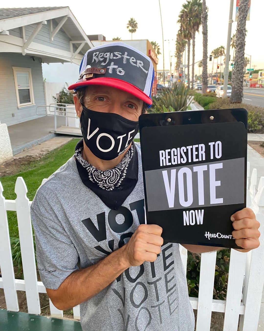 ジェイソン・ムラーズのインスタグラム：「It’s #NationalVoterRegistrationDay! Don’t wait another day. Register to vote or verify your status by visiting @HeadCountOrg or by texting VOTER to 40659 – then comment #VoteReady when you’re done!」
