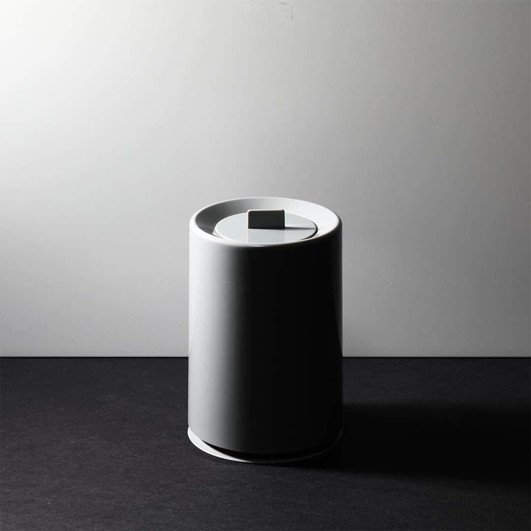 ideacoさんのインスタグラム写真 - (ideacoInstagram)「Trash Can mini TUBELOR with Lid . #ideaco #interior #interiors #interiordesign #interiorstyling #design #designer #japan #houseware #housewares #homeinspiration #homeliving #home #decor #homedecor #product #products #productdesign #instadesign #シンプルな暮らし #整理整頓 #ナチュラルインテリア #インテリア #シンプルライフ #デザイン #イデアコ #ライフスタイル #ゴミ箱 #衛生 #清潔」9月23日 11時09分 - ideaco_design