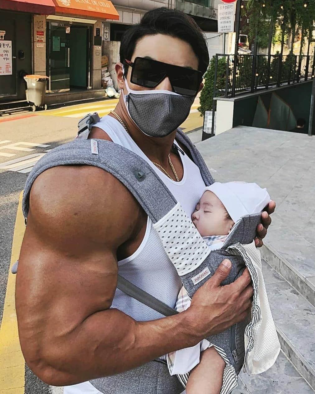 CHUL SOONのインスタグラム：「Dad .  #newdads #dadlife #dadbod」