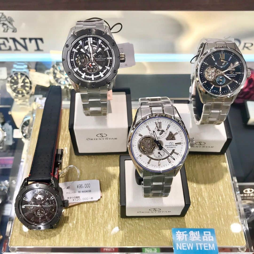 ファンビ寺内 (fanbi) さんのインスタグラム写真 - (ファンビ寺内 (fanbi) Instagram)「ORIENT STAR⌚️  機械式時計で有名な国産ブランド「オリエントスター」の新製品が入荷しました✨他にも多数展開しています😎  ✔︎会員価格は1ビル3階にお問い合わせください！ . #fanbiTown1-3階 に入荷しています✨数量限定です❗️ . 品切れの際はご容赦ください。 . ⚠️お問い合わせは… インスタグラム プロフィールページの電話・メール、もしくはホームページのお問い合わせ よりお願いします🙇🏻‍♀️ TEL：06-6262-2161(代表) MAIL：info@fanbi.co.jp -------------------- #ファンビ寺内 は、会員制の #卸問屋 です。 店舗へのアクセス、ご利用方法はプロフィールのURLからご確認ください😊 -------------------- #フォローしてね 😉💕 . #ファンビ #fanbi寺内 #fanbi #寺内 #大阪 #osaka #本町 #honmachi #堺筋本町 #sakaisujihonmachi  #問屋 #オリエントスター #ORIENTSTAR #機械式時計 #腕時計 #メンズウォッチ #メンズ時計 #オリエント」9月23日 11時31分 - fanbi_official