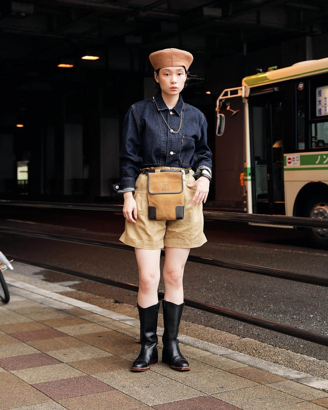 Droptokyoさんのインスタグラム写真 - (DroptokyoInstagram)「KANSAI STREET STYLE ⁣ Name: @mdmagw8742⁣ Occupation: Shop Staff ⁣ Top: #Levis ⁣ Pants: #Vintage ⁣ Shoes: #MaisonMargiela ⁣ Bag: #LOEWE ⁣ #streetstyle#droptokyo#kansai#osaka#japan#streetscene#streetfashion#streetwear#streetculture#fashion#関西#大阪#ストリートファッション#fashion#コーディネート#tokyofashion#japanfashion ⁣ Photography: @fumiyahitomi」9月23日 12時00分 - drop_tokyo