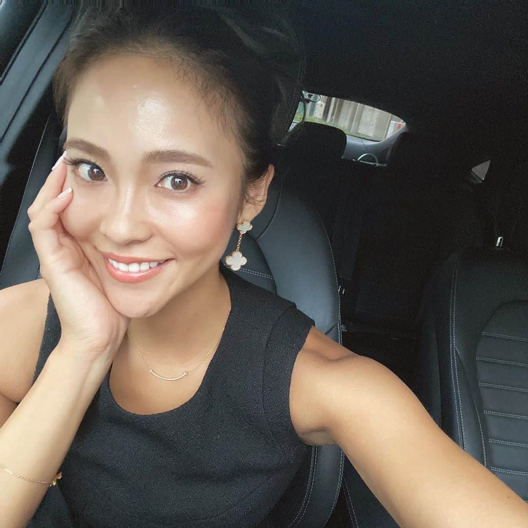のインスタグラム：「連休最終日は結婚式に参列して幸せ気分で締めくくりました♥︎☺️ ・ 久しぶりのドレス、ピンヒールstyle👵🏽💦  すっかり涼しくなってきて、過ごしやすい🍃♡ ・ #selfie」