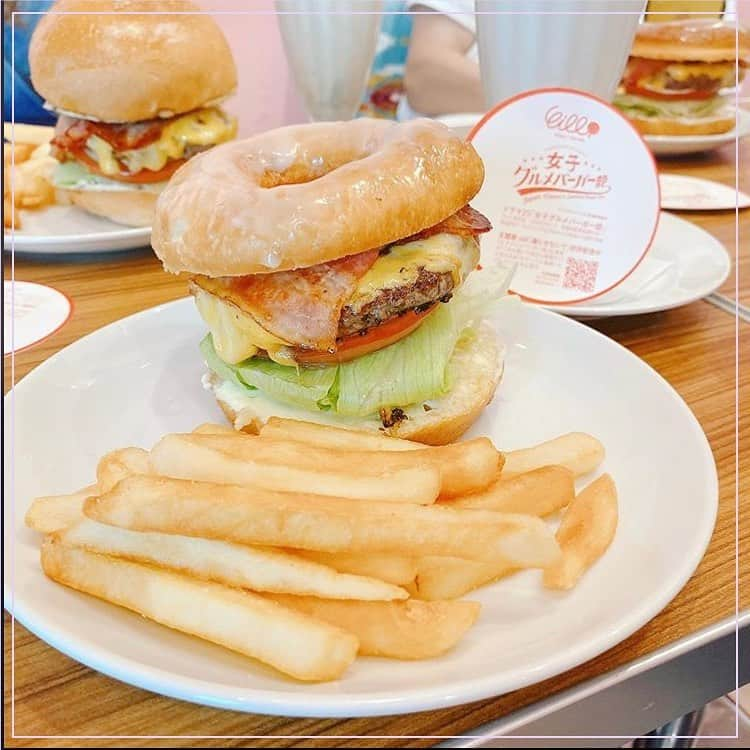 ピコフードさんのインスタグラム写真 - (ピコフードInstagram)「. ドーナツ×ハンバーガー🍩🍔😂 ルーサーバーガーという名の異色の組み合わせが想像を絶するおいしさだと話題💞 あまじょっぱいグルメ好きな人は行くべし！！ . 🍽️🍽️🍽️🍽️🍽️🍽️🍽️🍽️ お店のタグ #burgerandmilkshakecrane  他の地域を探す #piko_湯島 . 🍽️🍽️🍽️🍽️🍽️🍽️🍽️🍽️ . @buro_kori  @akari07k  @tsumopiyo  @o.a.nnn  さんありがとうございます😊 .  🐥 🐥 🐥 🐥 🐥 🐥 🐥 🐥 🐥 🐥 🐥 🐥 . ※最新の情報は調べてご確認をお願いします🙇🏻‍♀️ . 関東圏内のオシャレなグルメの投稿を厳選し、 紹介してます👣👀 オシャレなグルメを見つけよう！➡️ @piko_food_ #piko_food もつけて投稿してくれると いいねとたまにコメントしに行きます❤️ . 🐥 🐥 🐥 🐥 🐥 🐥 🐥 🐥 🐥 🐥 🐥 🐥 . #バーガーアンドミルクシェイククレイン #クレイン #ハンバーガー巡り #ハンバーガー屋 #ハンバーガー部 #ハンバーガー好きな人と繋がりたい #ドーナツハンバーガー #湯島グルメ #湯島カフェ #湯島ランチ #末広町グルメ #末広町カフェ #末広町ランチ #ドーナツ屋さん #ドーナツ大好き #hamburger #ルーサーバーガー #일본카페 #도쿄카페 #東京グルメ #東京ランチ #東京カフェ #東京カフェ散歩 #東京グルメ旅 #東京カフェめぐり」9月23日 12時08分 - piko_food_