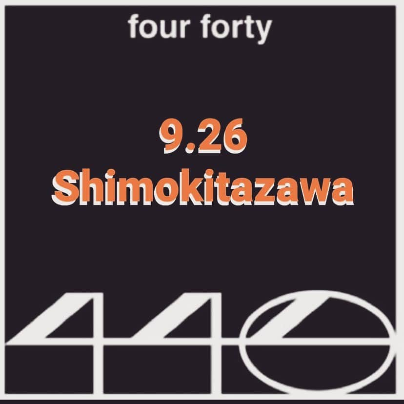 森純太さんのインスタグラム写真 - (森純太Instagram)「9/26下北沢440(配信有り)  「下北沢…最初の拠点地。」  下北沢へは大学生の夏休みに飲食店でバイトしたのが最初かな。 デビュー前から下北沢周辺に住むようになって割と長くあの辺にいたんだ。 色々と思い出してみると、 とにかくエピソード系は沢山あり過ぎるから絞って話そう。  昔ピーコック側のレコファンの近くにヴィンテージギターショップ(名前忘れた)があって何度か通っているうちに お店のお兄さんとも顔見知りとなり話しをするようになって毎日のように通っていた。 ディスプレーされていたギターを眺めては帰り。話しをしては帰る日々。 ある日入荷したてのギターがあまりに「俺を呼んでいる！」ので、ちょっと試奏させてもらったら、どうしても欲しくなったのが後の「nobody'sperfect」になるGibson lespaul custom(1972年)と「GETHAPPY!」になるGibson lespaul custom(1959年)だった。  出会いとは不思議だ。  下北沢とは凄く縁があるんだと痛感したよ。  とにかく下北沢はリニューアルして変わったよね。 このギターショップもレコファンも無いしありとあらゆるお店がなくなってしまったけど…今もこの先も皆んなの思い出や夢を作り続ける街に変わりはない。  また思い出作りに行こう。  ーーーーーーーーーーーーーーーーーーーー  #森純太  #下北沢 #440 #juice #下北沢440  #ライブ配信  #も #するよ #gethappy」9月23日 12時17分 - juntamori