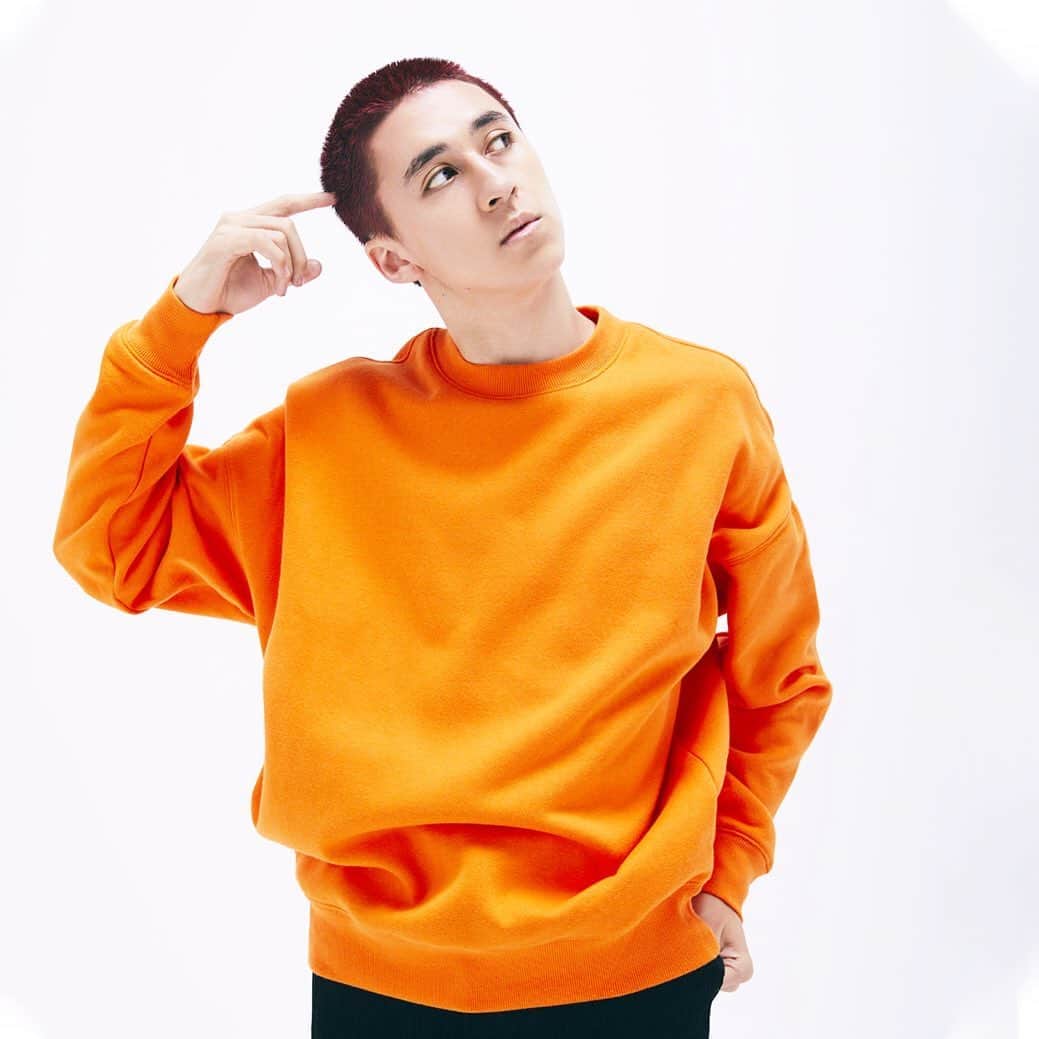 コエのインスタグラム：「・・・genderless crewneck sweat   性別、体型、年齢を問わず着られる ジェンダーレスアイテムシリーズの中でも 今年で3シーズン目を迎えた、大人気定番アイテム。   適度な厚みと、柔らかさ、見た目のよさを 兼ね備えたこだわりの素材を使用し、 首周りの詰まり具合や袖のシルエットまでこだわった koe一押しのアイテムです。   サイズ展開：S,M,L,XL カラー展開：10色 2,990+tax   #koe #hotelkoetokyo #ユニセックス #ユニセックスコーデ #リンクコーデ #ジェンダーレス #裏起毛 #パーカー #スウェットコーデ #スウェット #crewneck #クルー  #秋服コーデ #秋冬コーデ #秋冬ファッション #コエ #渋谷」