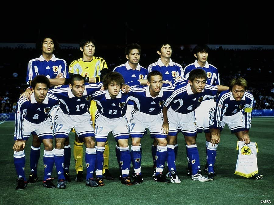 日本サッカー協会さんのインスタグラム写真 - (日本サッカー協会Instagram)「【#OnThisDay】2000.9.23🔙  シドニーオリンピック　準々決勝 #U23日本代表 2-2(4PK5) アメリカ 📍ハインドマーシュ・スタジアム ⚽#柳沢敦 #高原直泰  20年前の今日。1次ラウンドではブラジルに敗れるが、2勝1敗で準々決勝に進出。むかえたアメリカとの戦いはPK戦に。日本の4本目、中田英寿のシュートは無情にもポストを叩き、4強入りにあと一歩で敗れた。  GK #楢﨑正剛 DF #中澤佑二 #森岡隆三 #松田直樹 MF #酒井友之 #明神智和 #稲本潤一 #中村俊輔 #中田英寿 FW #柳沢敦→65' #三浦淳宏 #高原直泰  監督 フィリップ #トルシエ  #jfa #daihyo」9月23日 12時26分 - japanfootballassociation