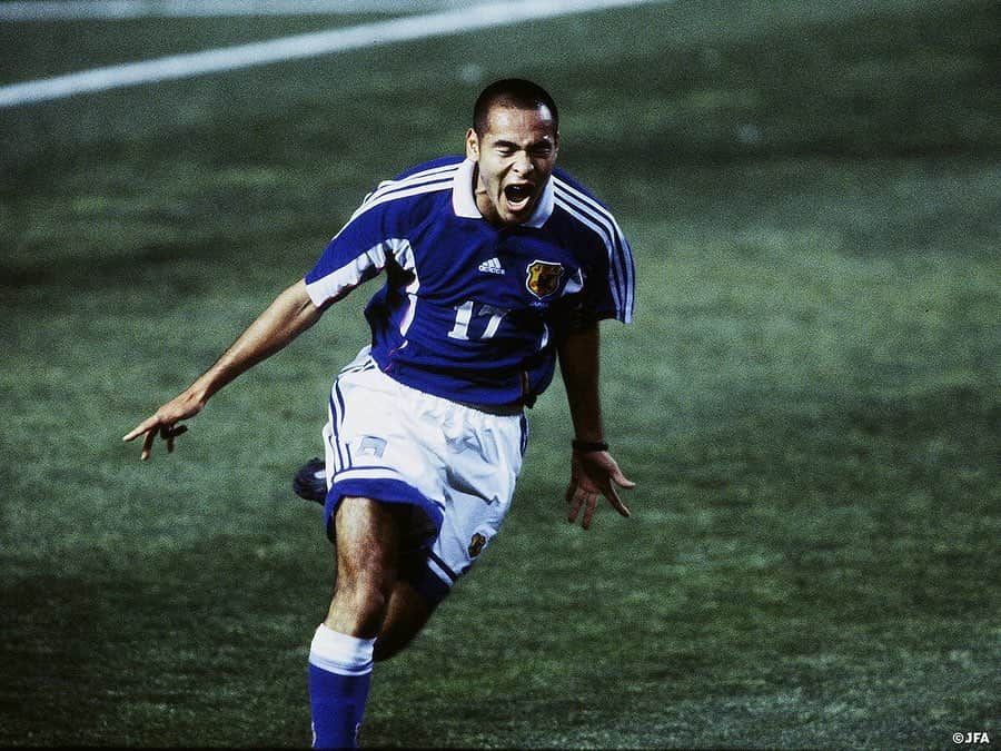 日本サッカー協会さんのインスタグラム写真 - (日本サッカー協会Instagram)「【#OnThisDay】2000.9.23🔙  シドニーオリンピック　準々決勝 #U23日本代表 2-2(4PK5) アメリカ 📍ハインドマーシュ・スタジアム ⚽#柳沢敦 #高原直泰  20年前の今日。1次ラウンドではブラジルに敗れるが、2勝1敗で準々決勝に進出。むかえたアメリカとの戦いはPK戦に。日本の4本目、中田英寿のシュートは無情にもポストを叩き、4強入りにあと一歩で敗れた。  GK #楢﨑正剛 DF #中澤佑二 #森岡隆三 #松田直樹 MF #酒井友之 #明神智和 #稲本潤一 #中村俊輔 #中田英寿 FW #柳沢敦→65' #三浦淳宏 #高原直泰  監督 フィリップ #トルシエ  #jfa #daihyo」9月23日 12時26分 - japanfootballassociation