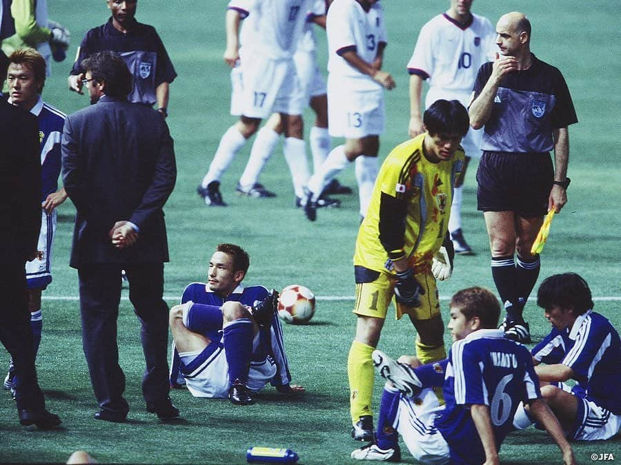 日本サッカー協会さんのインスタグラム写真 - (日本サッカー協会Instagram)「【#OnThisDay】2000.9.23🔙  シドニーオリンピック　準々決勝 #U23日本代表 2-2(4PK5) アメリカ 📍ハインドマーシュ・スタジアム ⚽#柳沢敦 #高原直泰  20年前の今日。1次ラウンドではブラジルに敗れるが、2勝1敗で準々決勝に進出。むかえたアメリカとの戦いはPK戦に。日本の4本目、中田英寿のシュートは無情にもポストを叩き、4強入りにあと一歩で敗れた。  GK #楢﨑正剛 DF #中澤佑二 #森岡隆三 #松田直樹 MF #酒井友之 #明神智和 #稲本潤一 #中村俊輔 #中田英寿 FW #柳沢敦→65' #三浦淳宏 #高原直泰  監督 フィリップ #トルシエ  #jfa #daihyo」9月23日 12時26分 - japanfootballassociation