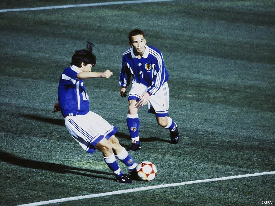 日本サッカー協会さんのインスタグラム写真 - (日本サッカー協会Instagram)「【#OnThisDay】2000.9.23🔙  シドニーオリンピック　準々決勝 #U23日本代表 2-2(4PK5) アメリカ 📍ハインドマーシュ・スタジアム ⚽#柳沢敦 #高原直泰  20年前の今日。1次ラウンドではブラジルに敗れるが、2勝1敗で準々決勝に進出。むかえたアメリカとの戦いはPK戦に。日本の4本目、中田英寿のシュートは無情にもポストを叩き、4強入りにあと一歩で敗れた。  GK #楢﨑正剛 DF #中澤佑二 #森岡隆三 #松田直樹 MF #酒井友之 #明神智和 #稲本潤一 #中村俊輔 #中田英寿 FW #柳沢敦→65' #三浦淳宏 #高原直泰  監督 フィリップ #トルシエ  #jfa #daihyo」9月23日 12時26分 - japanfootballassociation