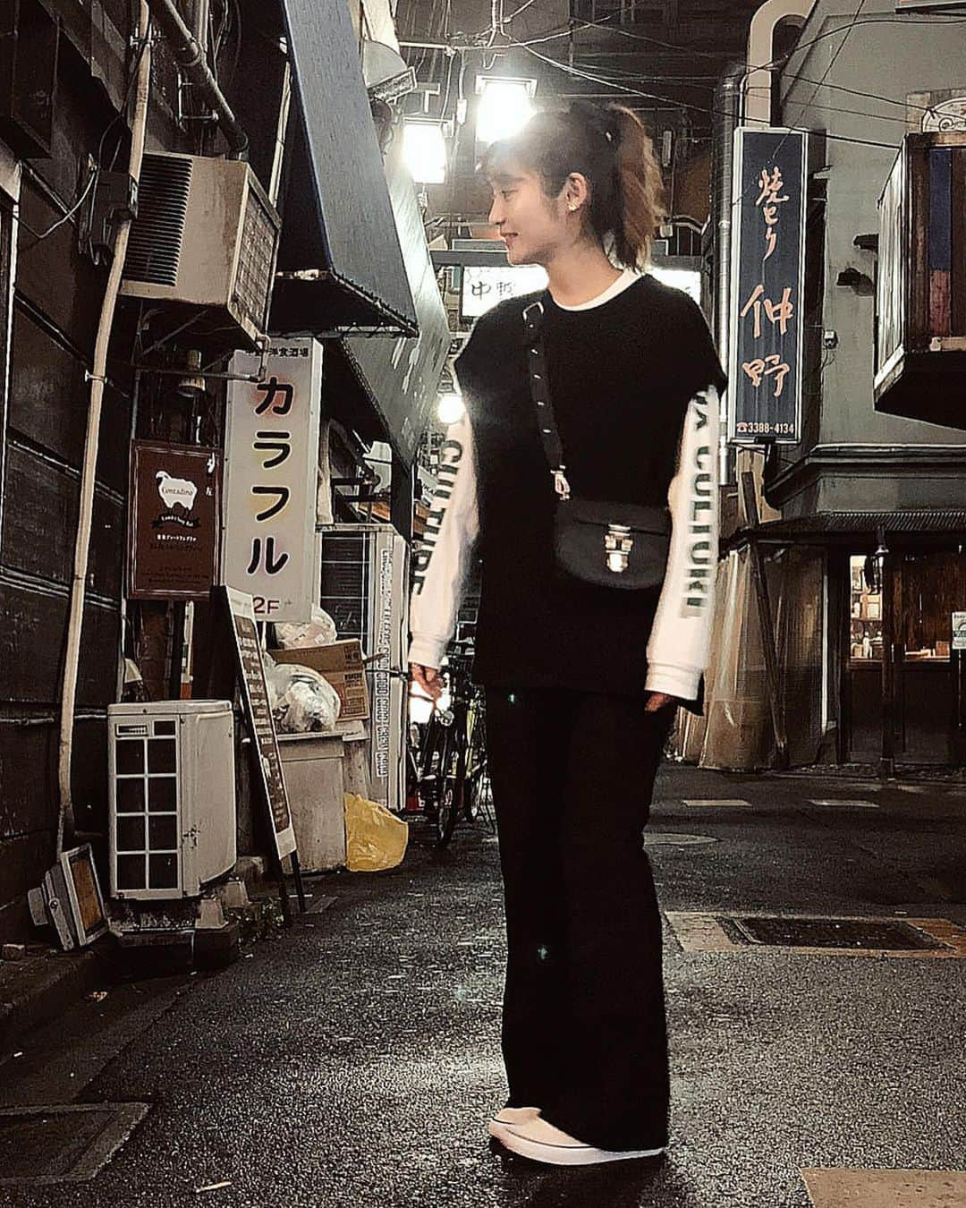 畑中奈緒美さんのインスタグラム写真 - (畑中奈緒美Instagram)「・ モノトーンコーデ☺︎ 今の時期はニットベストが大活躍でございます✌︎・ ・ ・ #coordinate #fashion #outfit #ootd #blackcode #uniqlo #tokyo #コーディネート #ファッション #ユニクロ #ユニクロコーデ」9月23日 12時40分 - hatanaka_naomi