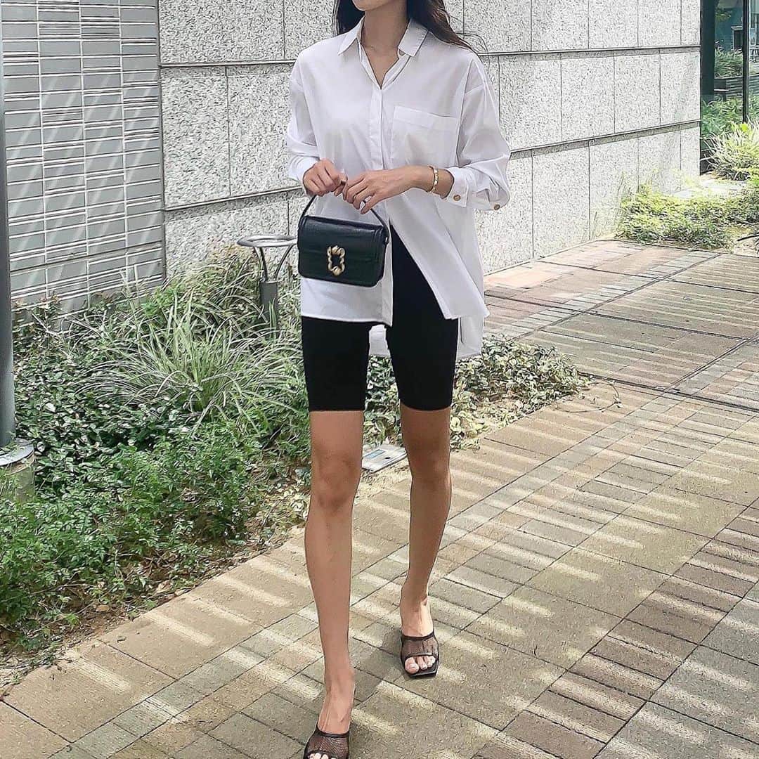 竹下智穂さんのインスタグラム写真 - (竹下智穂Instagram)「シンプルな格好を着こなす海外の人 憧れる❤︎#fashion#ootd#simple」9月23日 13時00分 - 107_chiho_imaa