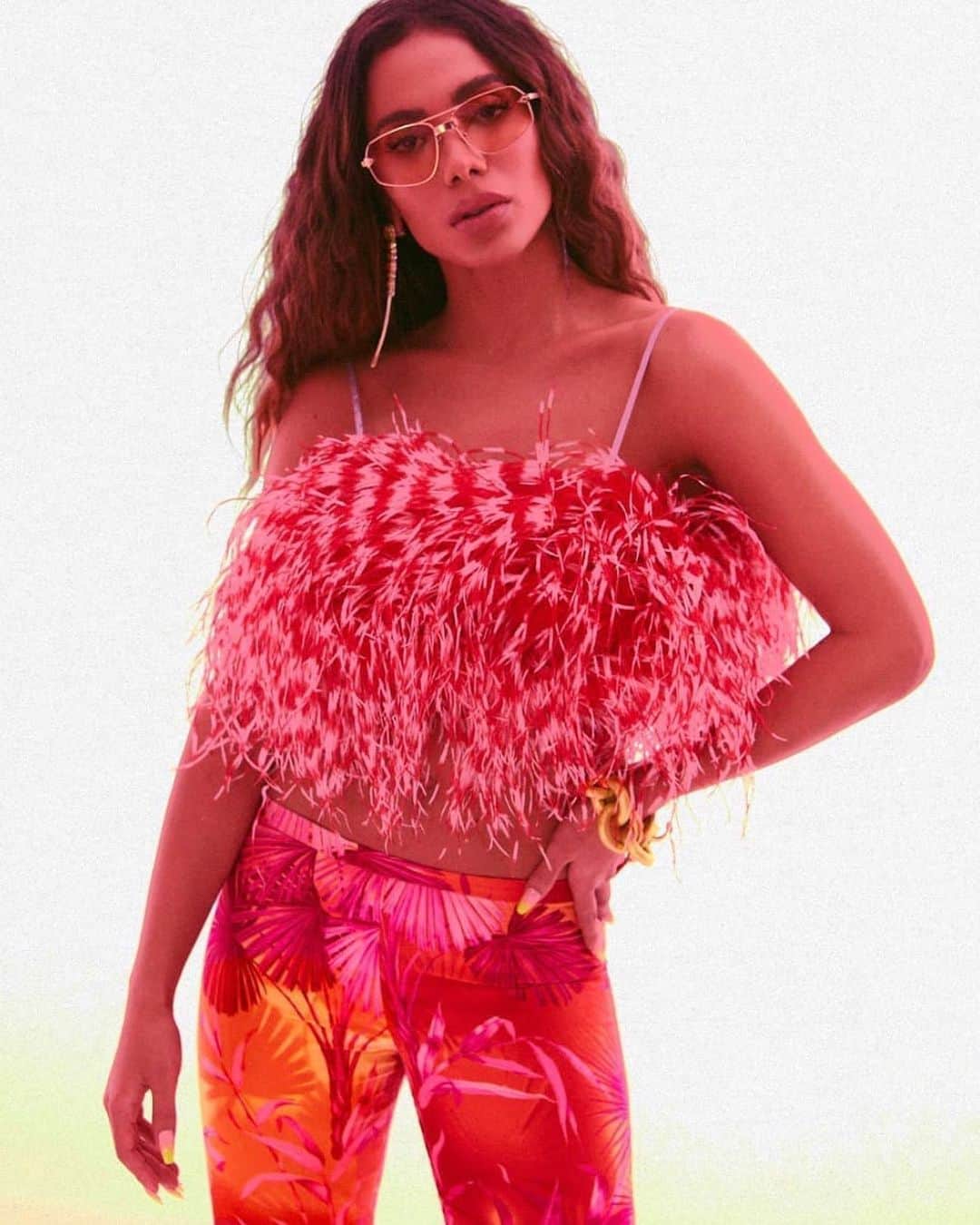 のインスタグラム：「Brazilian artist @anitta wears our Monumental ‘Du Bois’ glasses 💗 Styled by _claralima and photographed by @fernando_tomaz」